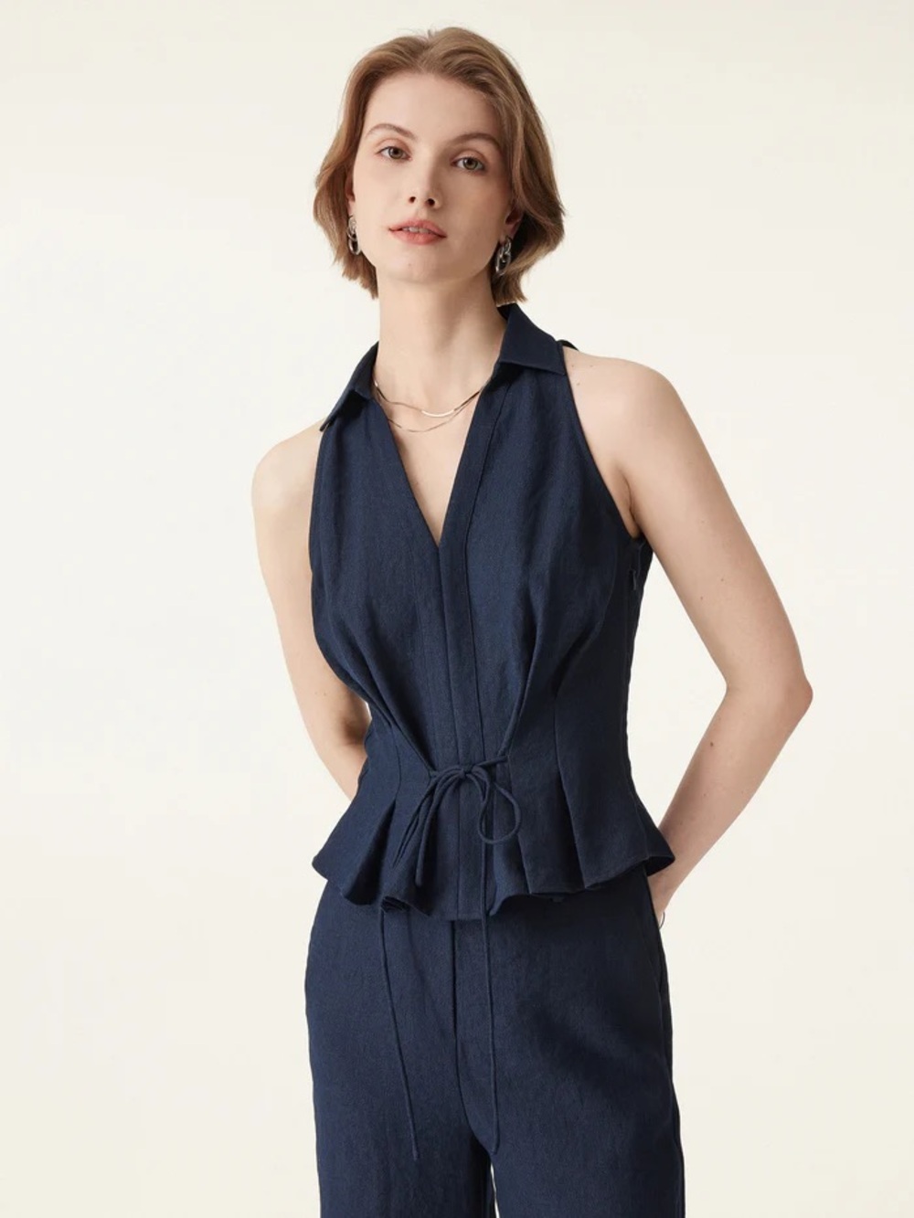 NWT OGL Viscose-Linen Weave
Collared V-neck Pleated Sleeveless Top in Navy - Picture 8 of 10